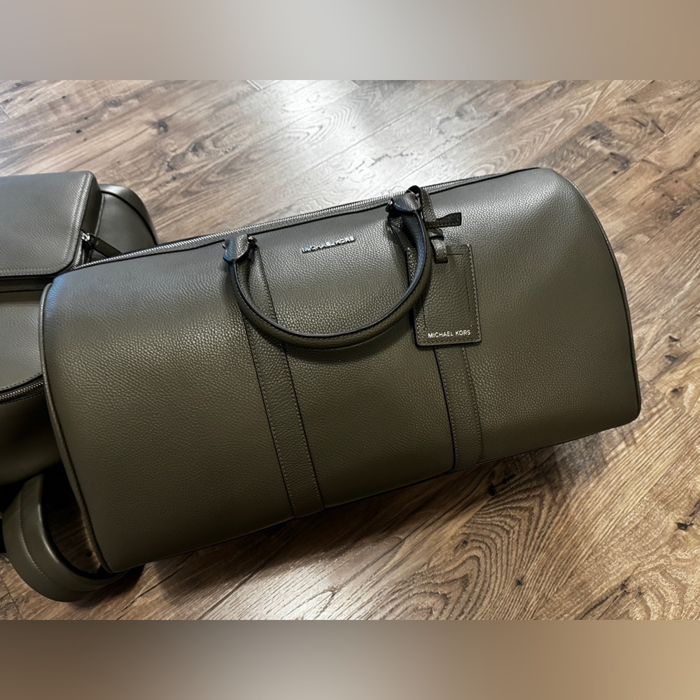 Michael Kors Mens XL Duffle Leather Bag Plane Train Vacation Travel Oliver NWT - Picture 2 of 7